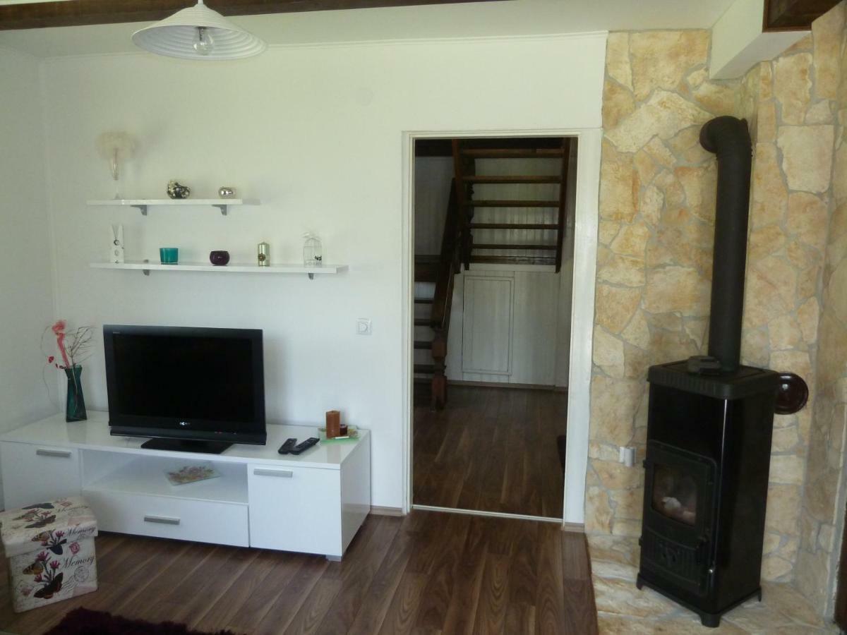 Estavela Holiday home Jezerce Exterior foto